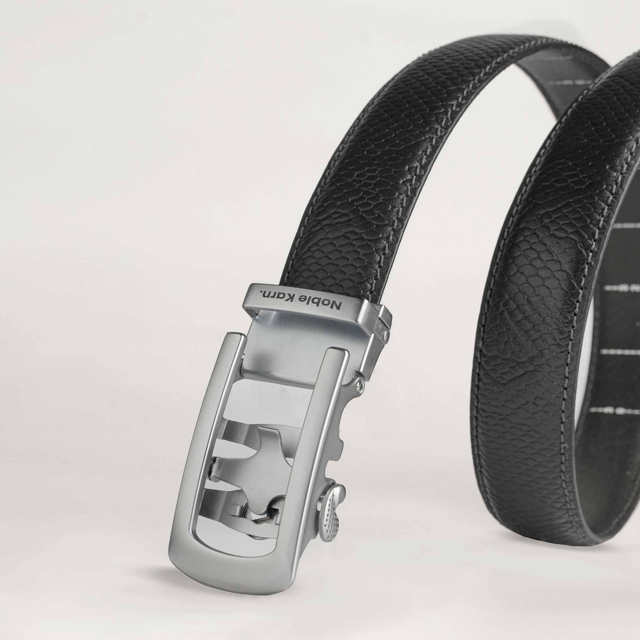 The Noble Linea Black | Made to Fit You Perfectly